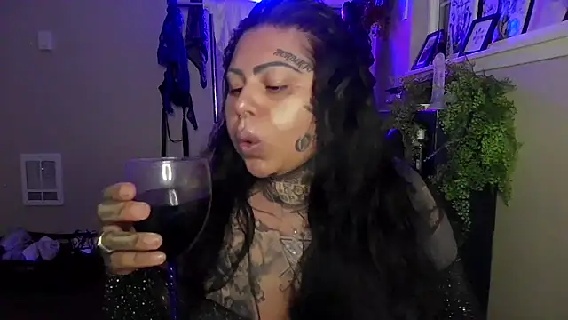 Snapshot of chicanachic13 chatting on 06-03-26, 05:10 chicanachic13 online show from 06-03-26, 05:10
