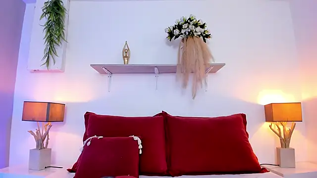 LuciaBenett  online show from 11-03-25, 06:53