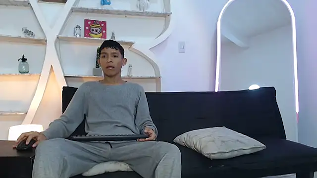 BEAUTY BOYS1 online show from 10-22-25, 07:08