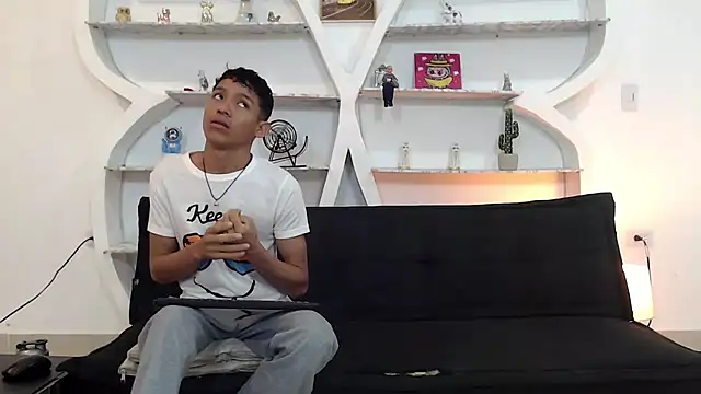 BEAUTY BOYS1 online show from 11-30-25, 07:12