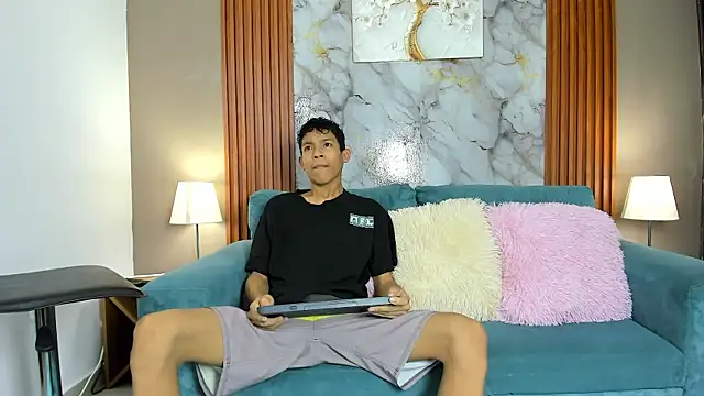 BEAUTY BOYS1 online show from 02-25-26, 07:29