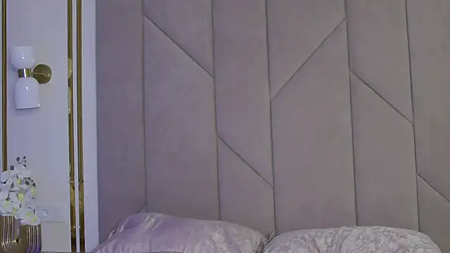 Snapshot of Touch_me chatting on 10-11-25, 04:16 Touch me online show from 10-11-25, 04:16