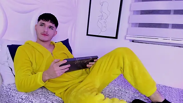 Snapshot of LiamMuller chatting on 10-07-25, 11:51 LiamMuller online show from 10-07-25, 11:51