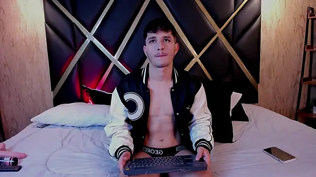 Snapshot of LiamMuller chatting on 10-14-25, 11:44 LiamMuller online show from 10-14-25, 11:44