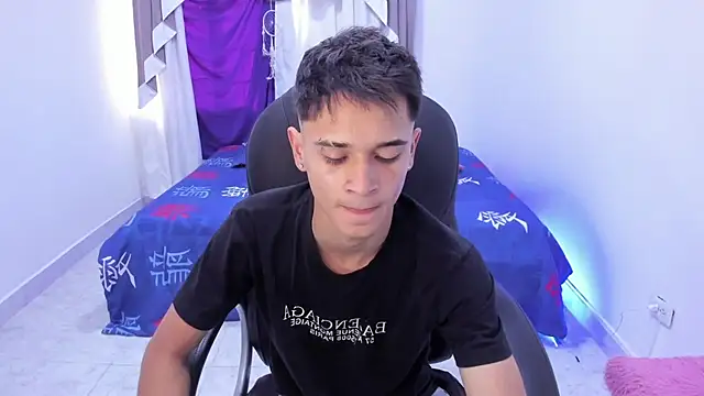 Aron Boyy online show from 10-22-25, 07:35