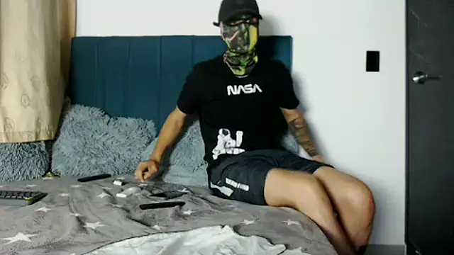 Snapshot of Warmteam777 chatting on 09-10-25, 08:14 Warmteam777 online show from 09-10-25, 08:14