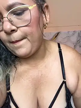 Snapshot of Lucy_Milf_474 chatting on 04-24-26, 12:18 Lucy Milf 474 online show from 04-24-26, 12:18