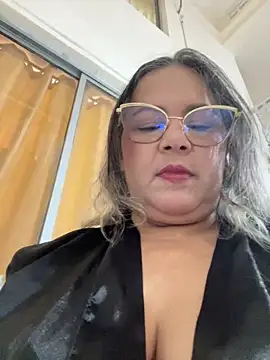 Snapshot of Lucy_Milf_474 chatting on 05-30-26, 11:51 Lucy Milf 474 online show from 05-30-26, 11:51
