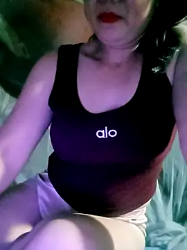 Snapshot of Surrilove chatting on 02-05-26, 04:33 Surrilove online show from 02-05-26, 04:33