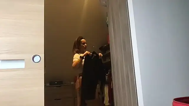 AmyStone   online show from 12-04-25, 05:32