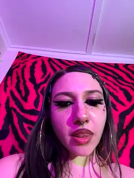 Snapshot of GoddessJemma chatting on 10-05-25, 11:13 GoddessJemma online show from 10-05-25, 11:13