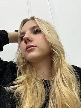 Sky Cutie online show from 11-27-25, 04:25