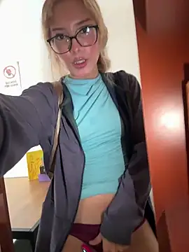 SweetBunnyGF online show from 04-06-26, 08:21