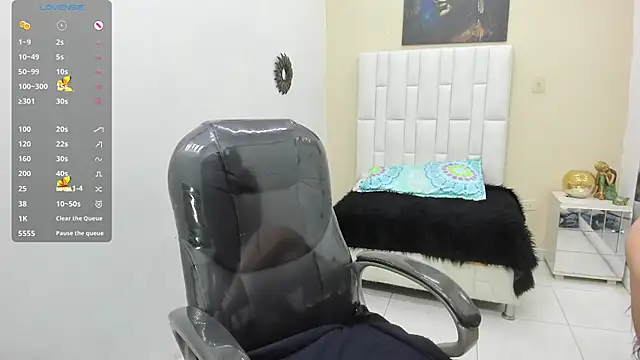 venus cortez online show from 11-12-25, 05:57