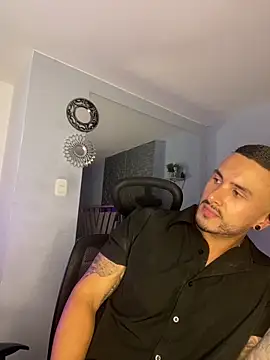 Snapshot of ALEXXX_KING chatting on 09-12-25, 08:20 ALEXXX KING online show from 09-12-25, 08:20