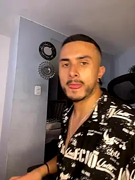 Snapshot of ALEXXX_KING chatting on 09-14-25, 08:08 ALEXXX KING online show from 09-14-25, 08:08