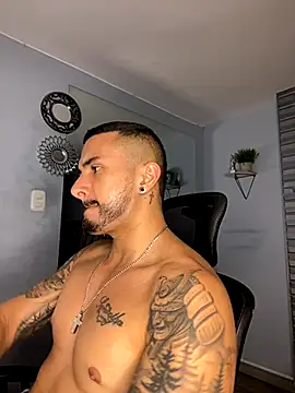 Snapshot of ALEXXX_KING chatting on 09-27-25, 08:36 ALEXXX KING online show from 09-27-25, 08:36