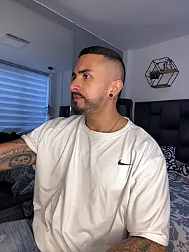 Snapshot of ALEXXX_KING chatting on 10-05-25, 01:09 ALEXXX KING online show from 10-05-25, 01:09