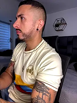 Snapshot of ALEXXX_KING chatting on 10-07-25, 12:46 ALEXXX KING online show from 10-07-25, 12:46