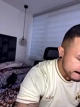 Snapshot of ALEXXX_KING chatting on 01-15-26, 12:32 ALEXXX KING online show from 01-15-26, 12:32