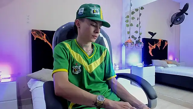 Nascary Fox online show from 10-27-25, 08:02