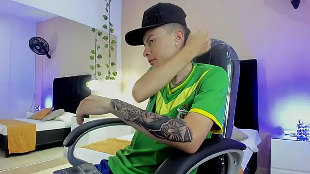 Nascary Fox online show from 11-12-25, 07:57