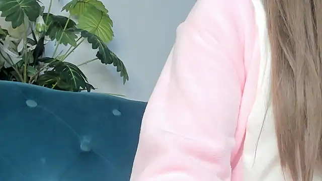 Snapshot of SwweetMoon chatting on 10-10-25, 01:10 SwweetMoon online show from 10-10-25, 01:10