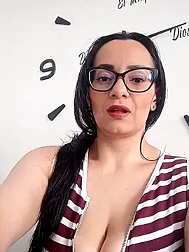 Snapshot of sarita_star chatting on 11-16-25, 07:19 sarita star online show from 11-16-25, 07:19