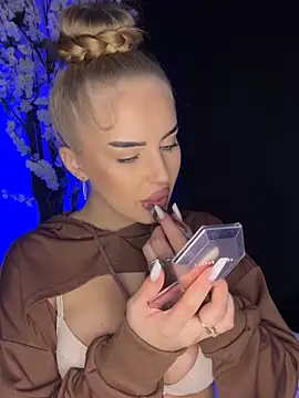 AubrieleRouj1 online show from 12-20-25, 06:15