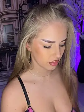 AubrieleRouj1 online show from 01-06-26, 05:05