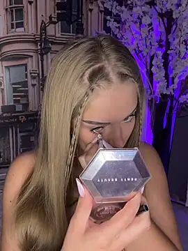 AubrieleRouj1 online show from 04-21-26, 07:06