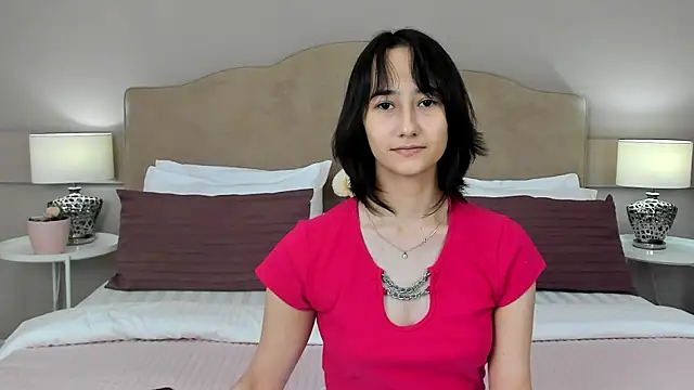 Snapshot of EmilySwonn chatting on 10-15-25, 07:25 EmilySwonn online show from 10-15-25, 07:25