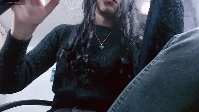 Snapshot of scarlett_vonrose chatting on 09-19-25, 08:42 scarlett vonrose online show from 09-19-25, 08:42