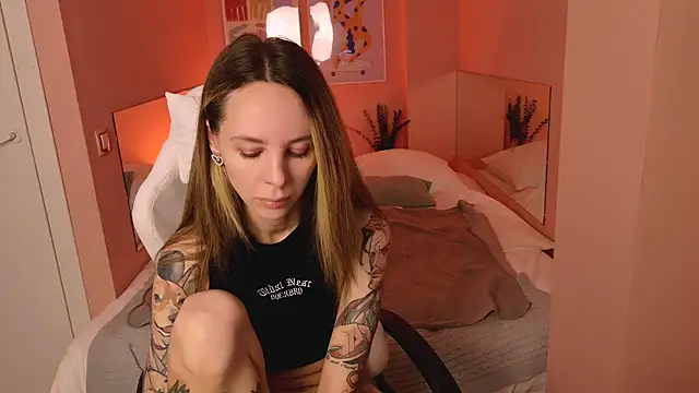 MiaGraham1 online show from 10-24-25, 04:36