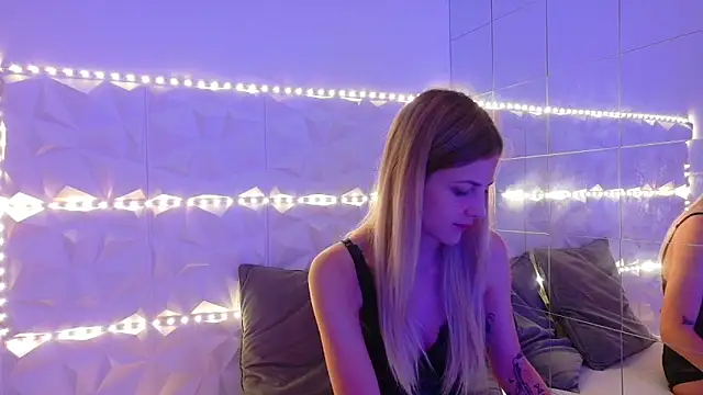 Aishha  online show from 09-09-25, 05:18