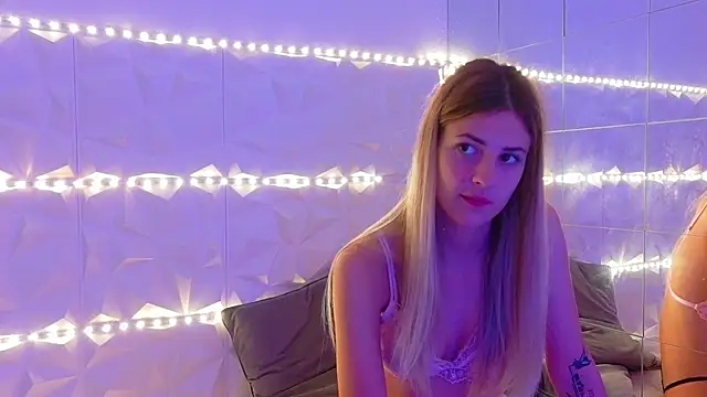 Aishha  online show from 09-10-25, 05:18