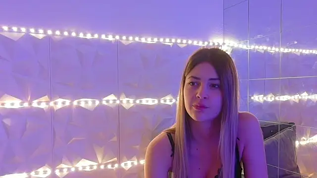 Aishha  online show from 12-23-25, 05:27