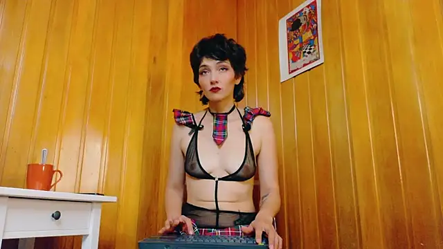 Snapshot of Zafiro_Gem_ chatting on 10-16-25, 08:54 Zafiro Gem online show from 10-16-25, 08:54