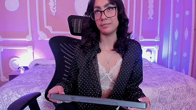 aitana johns online show from 10-04-25, 03:21