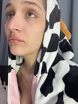 TeensNews18 online show from 04-11-26, 07:45