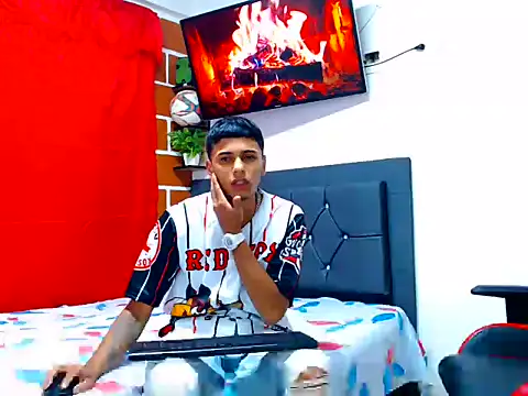 Snapshot of cristian_tayron1 chatting on 06-06-26, 06:18 cristian tayron1 online show from 06-06-26, 06:18