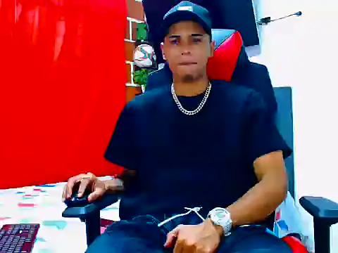Snapshot of cristian_tayron1 chatting on 06-12-26, 07:40 cristian tayron1 online show from 06-12-26, 07:40