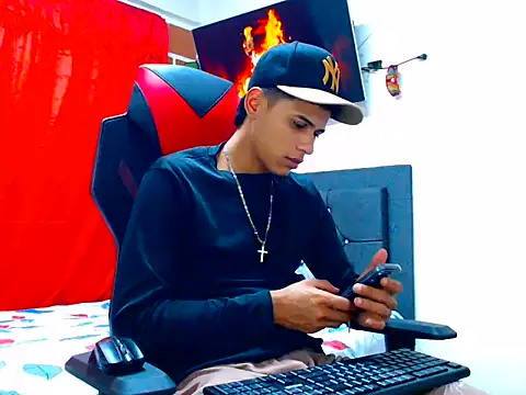 Snapshot of cristian_tayron1 chatting on 06-13-26, 12:30 cristian tayron1 online show from 06-13-26, 12:30