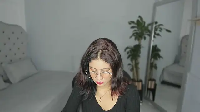 Julieth brown  online show from 09-11-25, 03:39