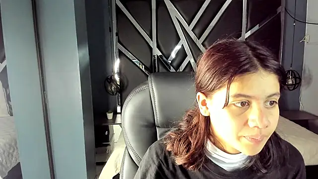 Julieth brown  online show from 10-02-25, 07:32