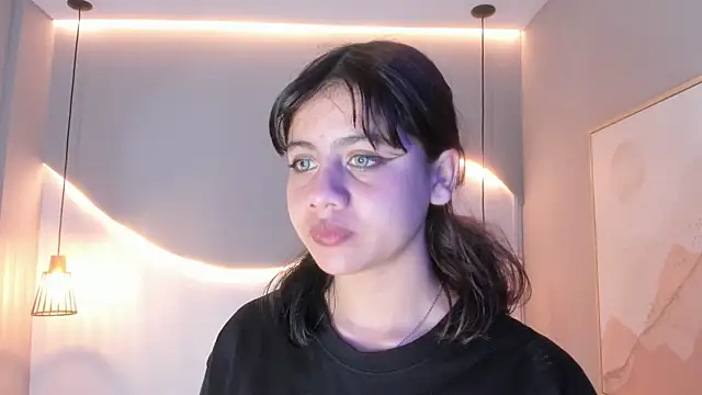 Julieth brown  online show from 10-15-25, 07:47