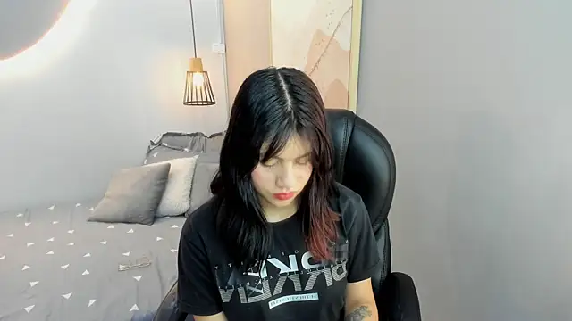 Julieth brown  online show from 10-18-25, 07:58