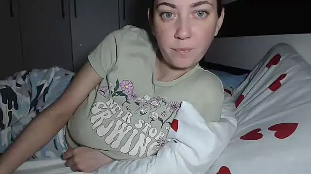 Snapshot of petite_danielle chatting on 05-22-26, 10:48 petite danielle online show from 05-22-26, 10:48