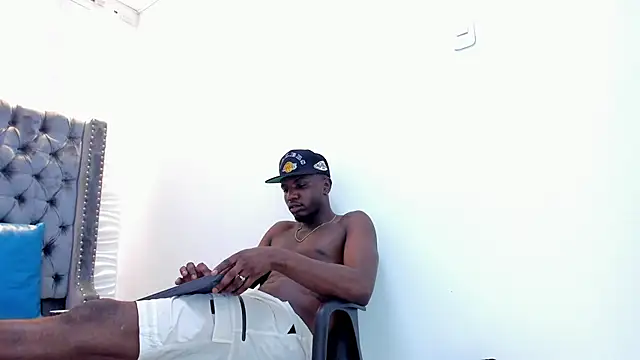 DOUGLAS 099 online show from 09-27-25, 04:01