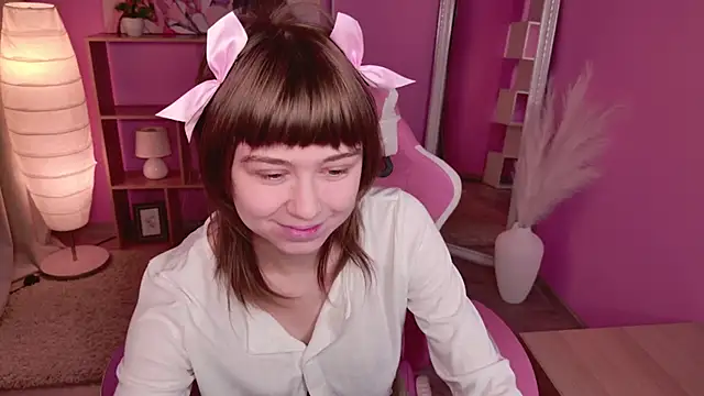 Snapshot of Katie_ktk chatting on 11-25-25, 04:40 Katie ktk online show from 11-25-25, 04:40